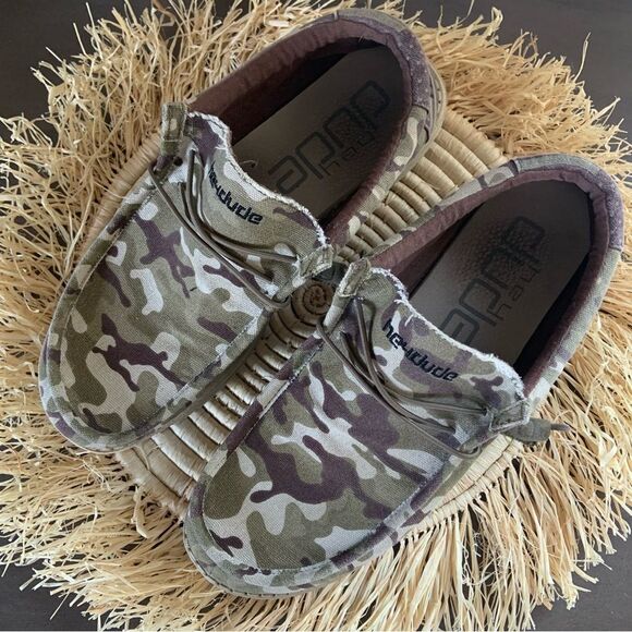HEY DUDE Men’s Wally Camo Flag Slip On Shoes Size 11 - Picture 2 of 16